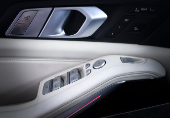 Подержанный автомобиль BMW X7 2019 года (23 фото)