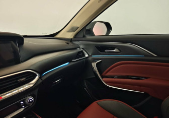 Подержанный автомобиль FAW Bestune T77 2022 года (17 фото)