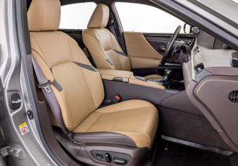 Подержанный автомобиль Lexus ES 2019 года (24 фото)