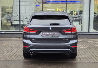Подержанный автомобиль BMW X1 2020 года (7 фото)