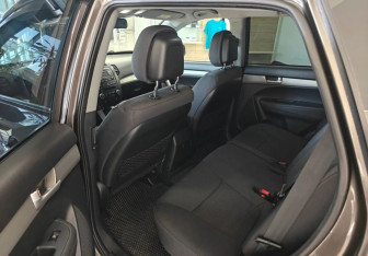 Подержанный автомобиль Kia Sorento 2011 года (16 фото)