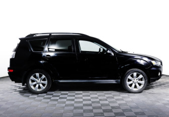 Подержанный автомобиль Mitsubishi Outlander 2011 года (4 фото)