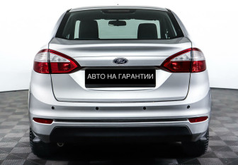 Подержанный автомобиль Ford Fiesta Sedan 2016 года (6 фото)