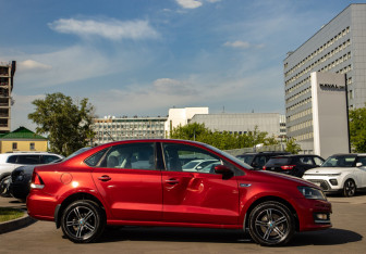 Подержанный автомобиль Volkswagen Polo Sedan 2015 года (3 фото)