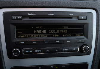 Подержанный автомобиль Skoda Octavia Liftback 2011 года (16 фото)