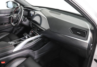 Подержанный автомобиль Geely Tugella 2023 года (10 фото)