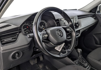 Подержанный автомобиль Skoda Rapid Liftback 2021 года (15 фото)