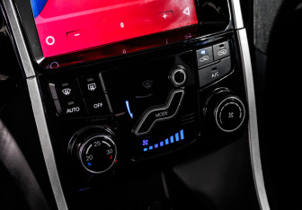 Подержанный автомобиль Hyundai Sonata 2011 года (14 фото)