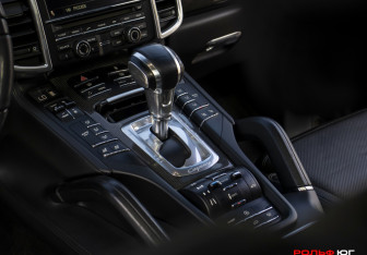 Подержанный автомобиль Porsche Cayenne 2012 года (22 фото)