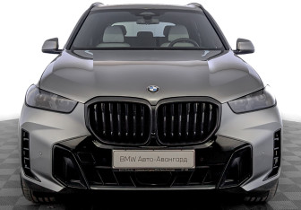 Подержанный автомобиль BMW X5 2025 года (2 фото)