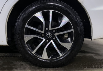 Подержанный автомобиль Honda Civic Sedan 2013 года (10 фото)