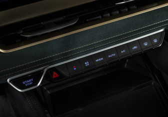 Подержанный автомобиль Geely Monjaro 2023 года (16 фото)