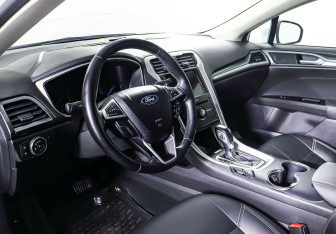 Подержанный автомобиль Ford Mondeo Sedan 2018 года (12 фото)
