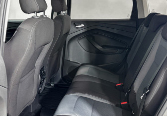 Подержанный автомобиль Ford Kuga 2017 года (12 фото)