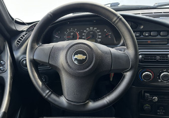 Подержанный автомобиль Chevrolet Niva 2011 года (12 фото)
