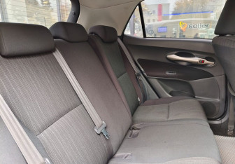 Подержанный автомобиль Toyota Auris Hatchback 2007 года (11 фото)