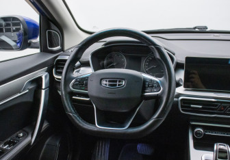 Подержанный автомобиль Geely Coolray 2022 года (15 фото)