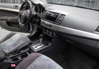 Подержанный автомобиль Mitsubishi Lancer Sedan 2008 года (9 фото)