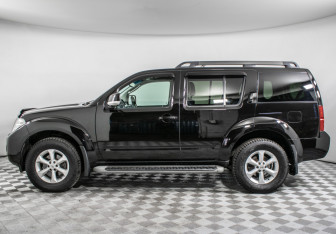 Подержанный автомобиль Nissan Pathfinder 2010 года (8 фото)