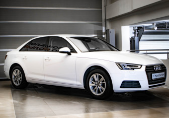 Подержанный автомобиль Audi A4 Sedan 2018 года (3 фото)