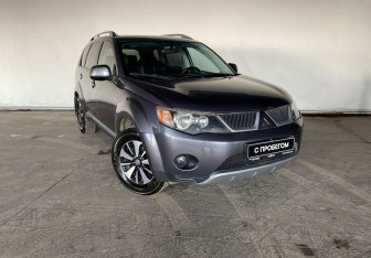Подержанный автомобиль Mitsubishi Outlander 2007 года (3 фото)