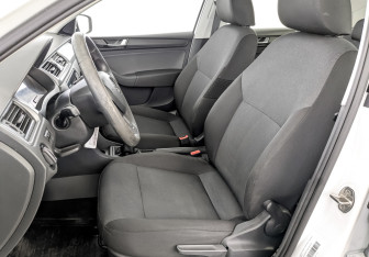 Подержанный автомобиль Skoda Rapid Liftback 2019 года (20 фото)