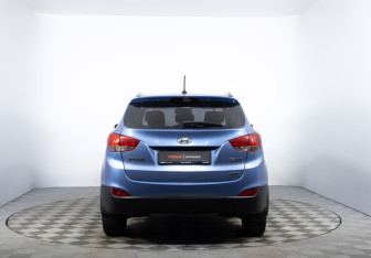 Подержанный автомобиль Hyundai ix35 2012 года (6 фото)
