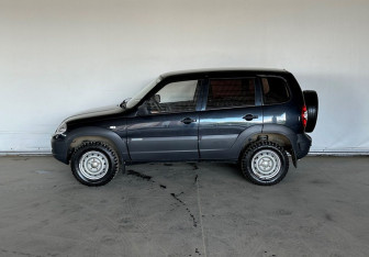 Подержанный автомобиль Chevrolet Niva 2015 года (8 фото)