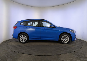 Подержанный автомобиль BMW X1 2021 года (4 фото)