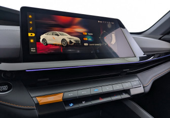 Подержанный автомобиль Changan UNI-V 2023 года (18 фото)