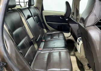 Подержанный автомобиль Volvo XC70 2012 года (10 фото)