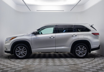Подержанный автомобиль Toyota Highlander 2013 года (2 фото)