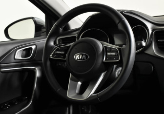 Подержанный автомобиль Kia Ceed Hatchback 2020 года (11 фото)