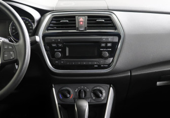 Подержанный автомобиль Suzuki SX4 Hatchback 2018 года (9 фото)