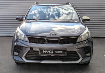 Подержанный автомобиль Kia Rio Hatchback 2021 года (2 фото)