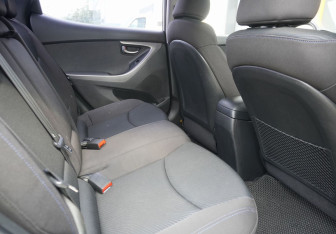 Подержанный автомобиль Hyundai Elantra Sedan 2011 года (10 фото)