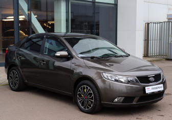 Подержанный автомобиль Kia Cerato Sedan 2009 года (3 фото)
