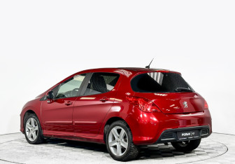 Подержанный автомобиль Peugeot 308 Hatchback 2010 года (7 фото)