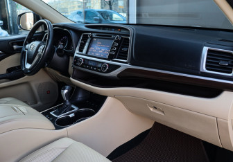 Подержанный автомобиль Toyota Highlander 2014 года (7 фото)