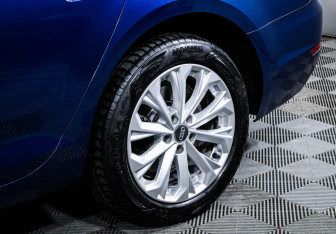 Подержанный автомобиль Audi A4 Sedan 2016 года (15 фото)