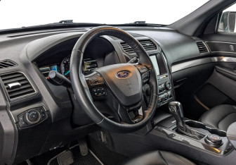 Подержанный автомобиль Ford Explorer 2018 года (15 фото)