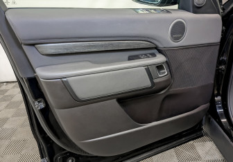 Подержанный автомобиль Land Rover Discovery 2018 года (19 фото)