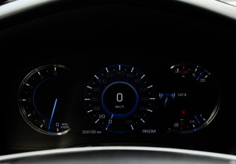 Подержанный автомобиль Cadillac Escalade Suv 2016 года (22 фото)