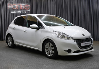 Подержанный автомобиль Peugeot 208 2013 года (3 фото)