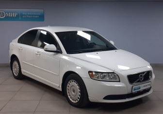 Подержанный автомобиль Volvo S40 2012 года (3 фото)