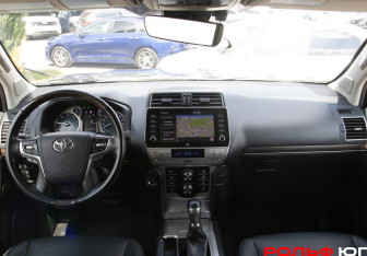 Подержанный автомобиль Toyota Land Cruiser Prado 2021 года (12 фото)
