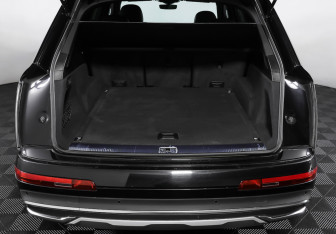 Подержанный автомобиль Audi Q7 2020 года (10 фото)