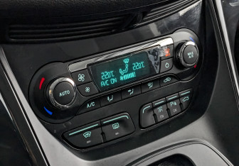 Подержанный автомобиль Ford Kuga 2013 года (25 фото)