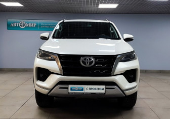 Подержанный автомобиль Toyota Fortuner 2020 года (2 фото)
