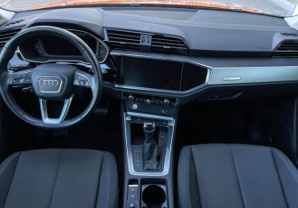 Подержанный автомобиль Audi Q3 2020 года (12 фото)